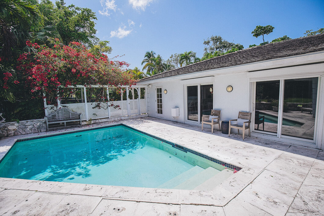 32492C1598115331150 Fox N Prince Lyford Cay