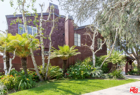 32588C1549482959498 944 15th St