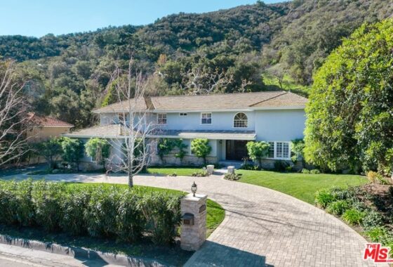 32588C1549569332214 3289 Mandeville Canyon Rd