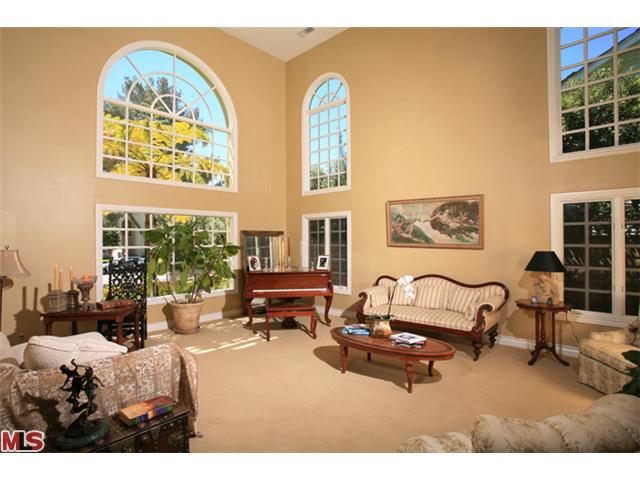 32588C1549569813162 557 9th St