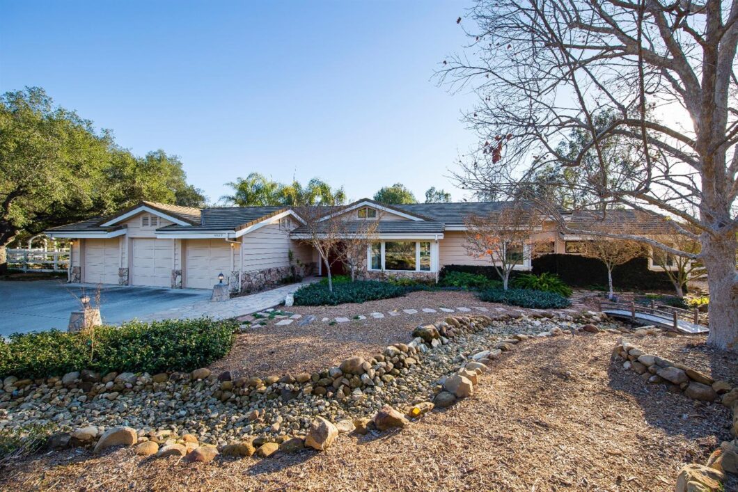 33814C1556163612853 10929 Encino Drive
