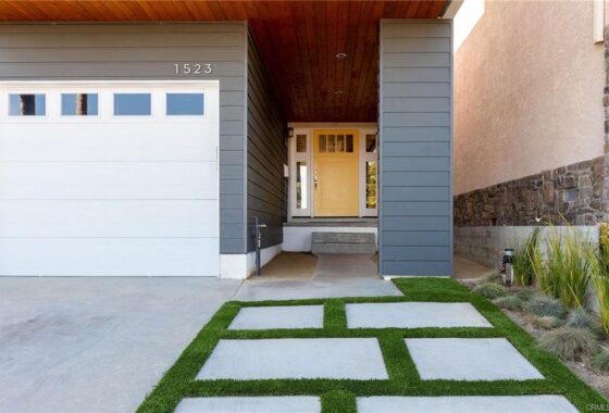 34159C1600122580422 1523 Wollacott Street