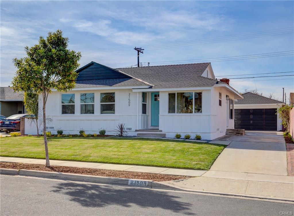 34159C1600122806002 21509 Ladeene Avenue