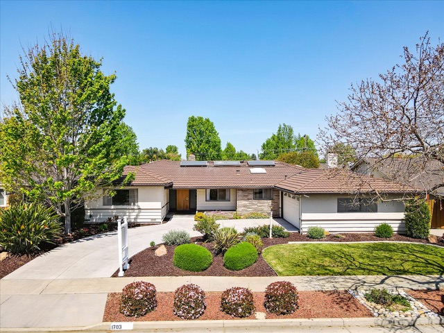 34648C1627658352580 1703 Willow Creek Drive