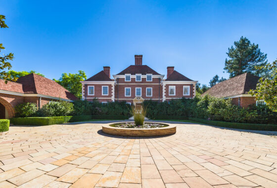34697 16 Beverly Park
