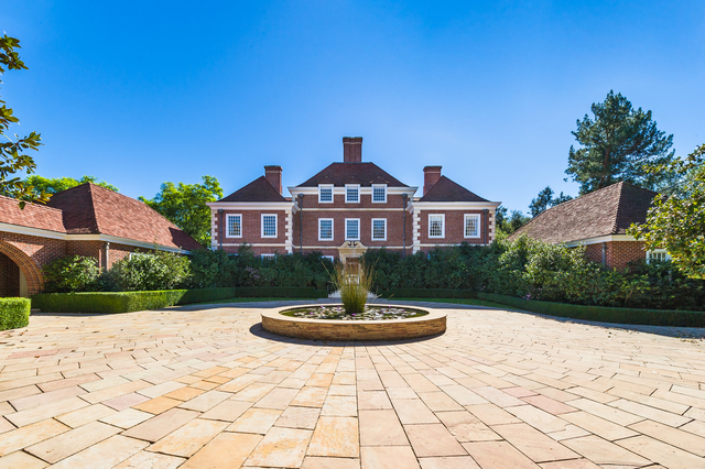 34697 16 Beverly Park