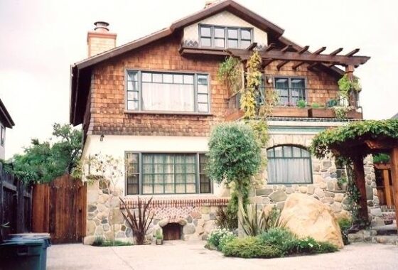 35274 218 W Anapamu St