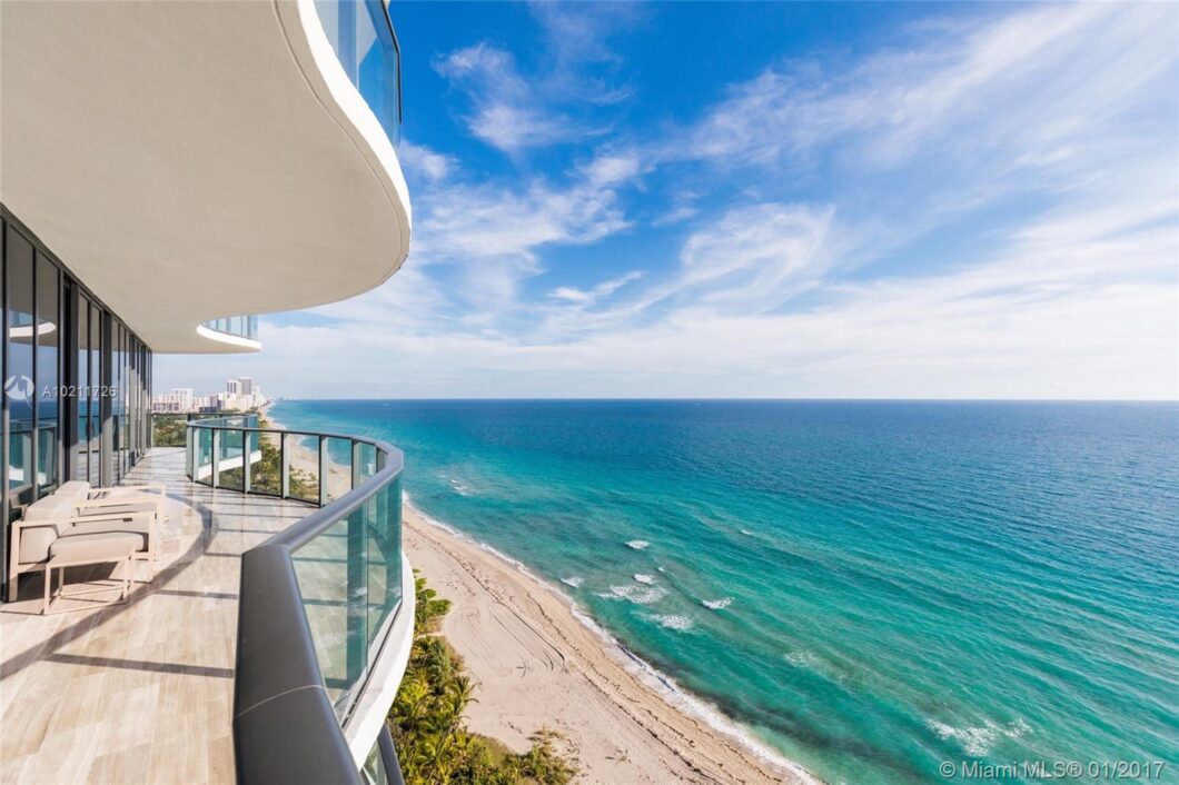 35623C1579170702309 19575 Collins Ave