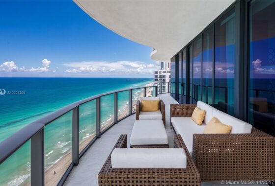 35623C1579170907681 19575 Collins Ave