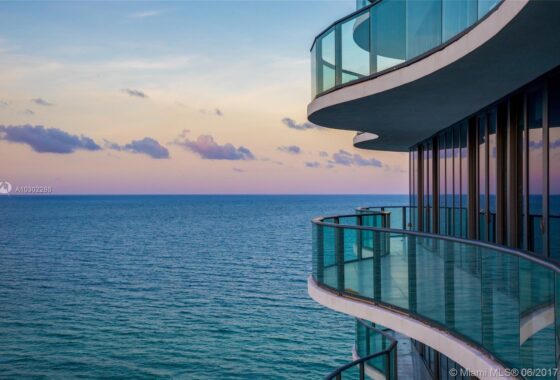 35623C1579235089921 19575 Collins Ave