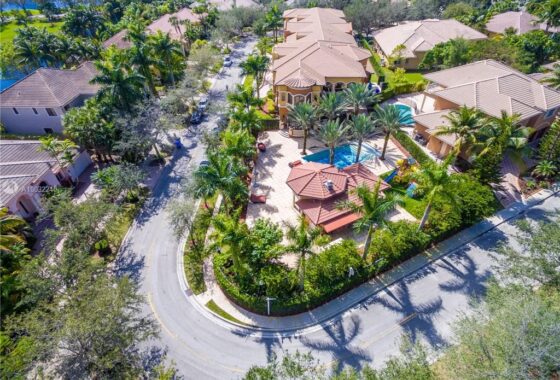 35623C1579235326229 3600 Estate Oak Cir