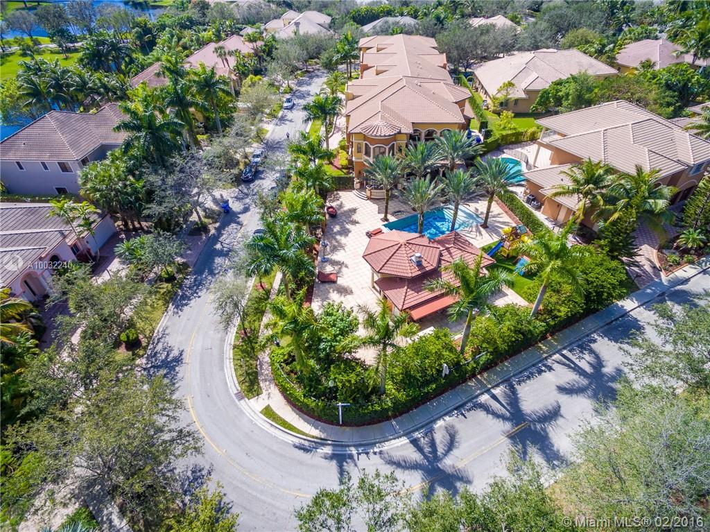 35623C1579235326229 3600 Estate Oak Cir