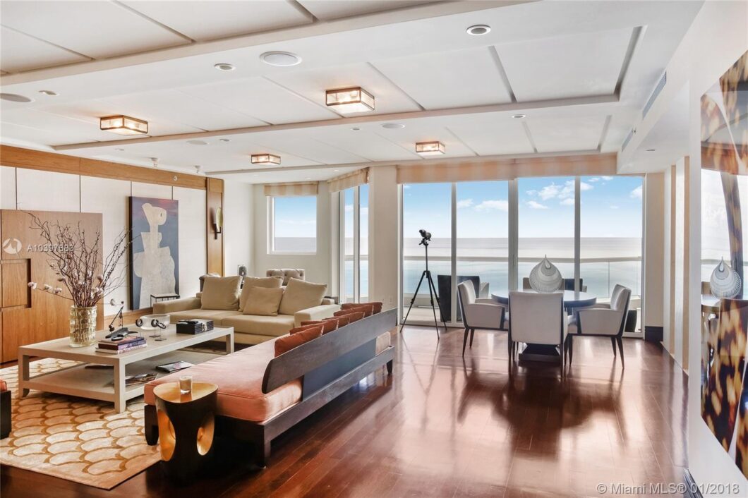 35623C1579248155069 17875 Collins Ave