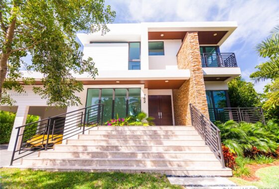 35623C1579496012383 762 Fernwood Rd