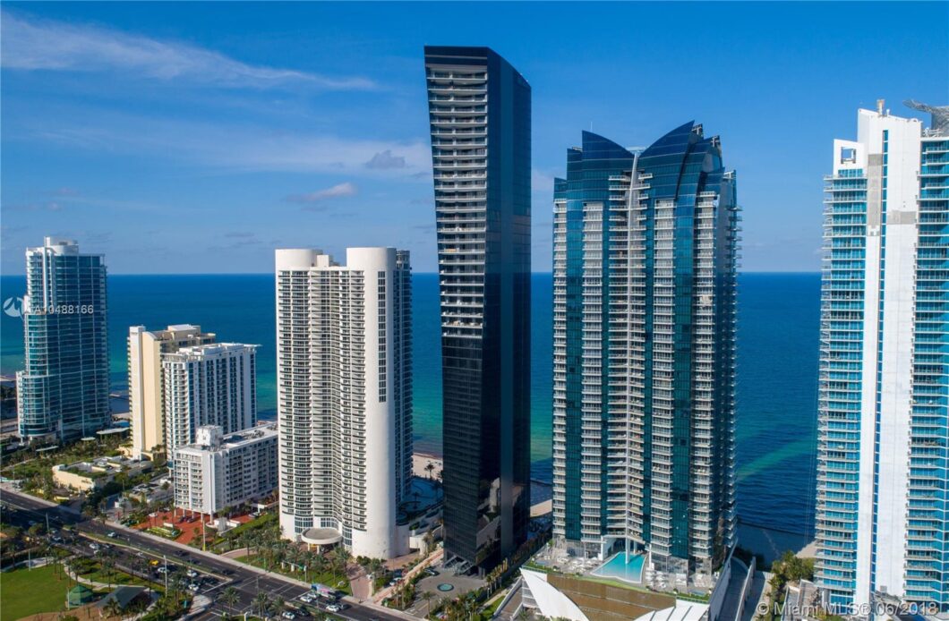 35623C1579498139867 17141 Collins Ave