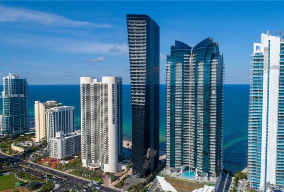 35623C1579498139867 17141 Collins Ave