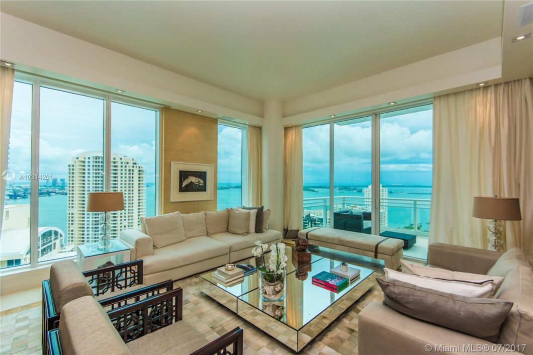 35623C1579500315632 900 Brickell Key Blvd