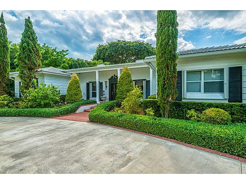 35623C1579503533233 22 N Hibiscus Dr