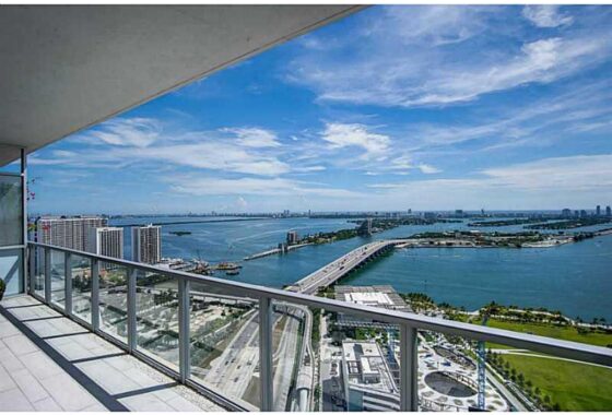 35623C1579590220079 1100 Biscayne Bl