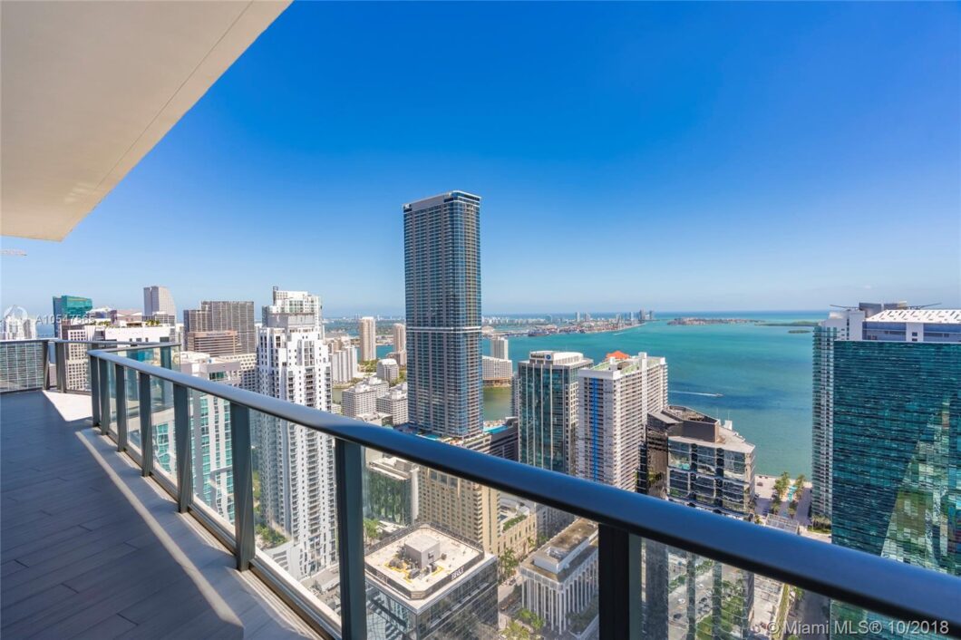 35623C1579595130477 1300 S Miami Ave PH5001