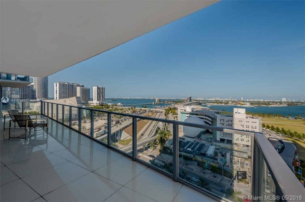 35623C1579596001616 1100 Biscayne Blvd