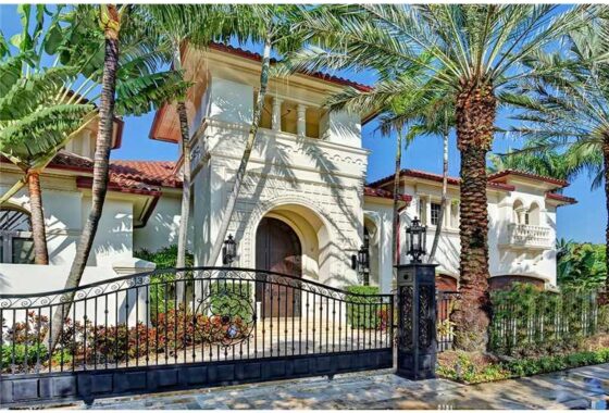 35623C1579770100218 813 Riviera Dr
