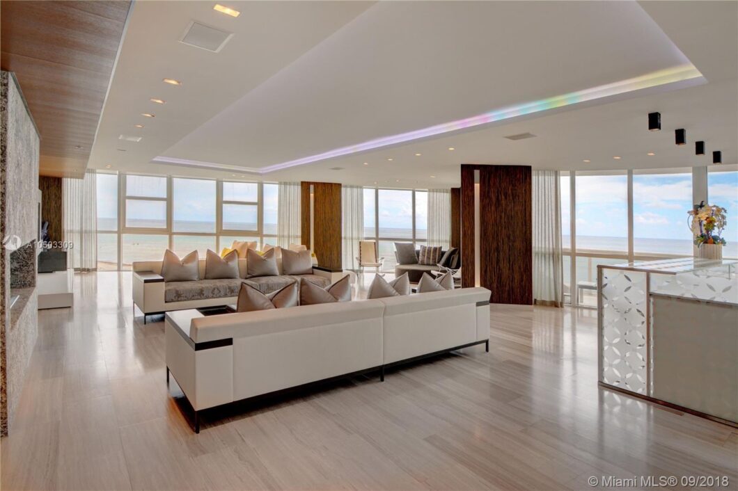 35623C1579770390893 18201 Collins Ave