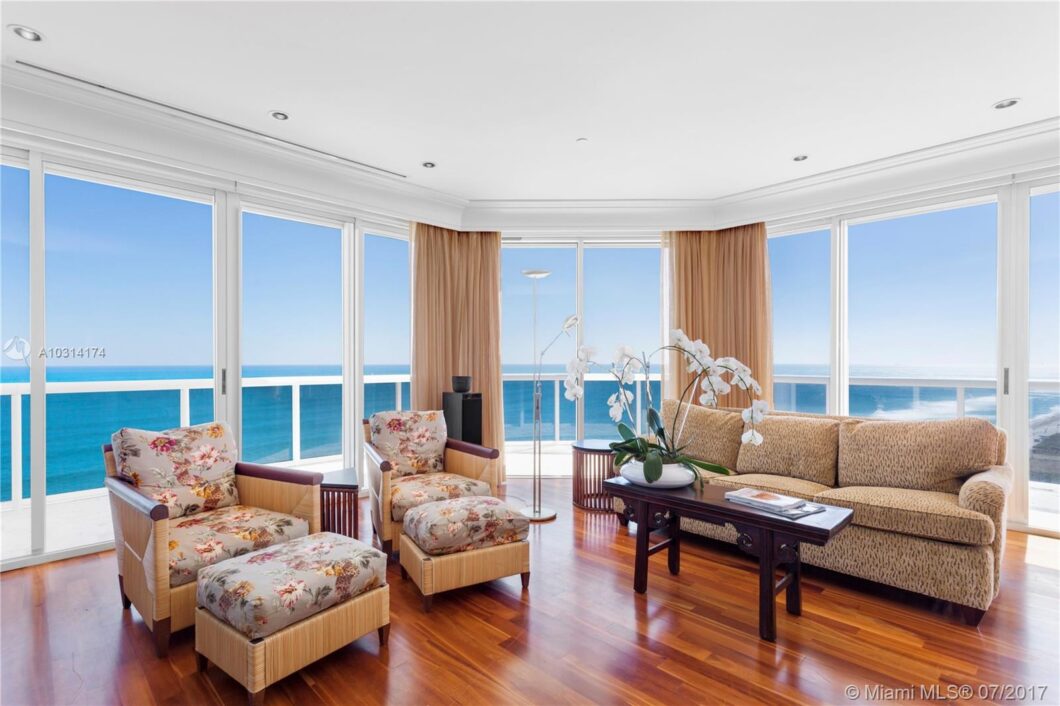 35623C1579772006788 9601 Collins Ave