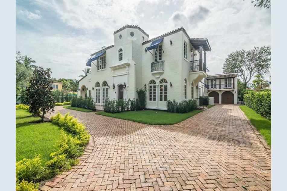 35623C1600139190363 1248 Coral Way