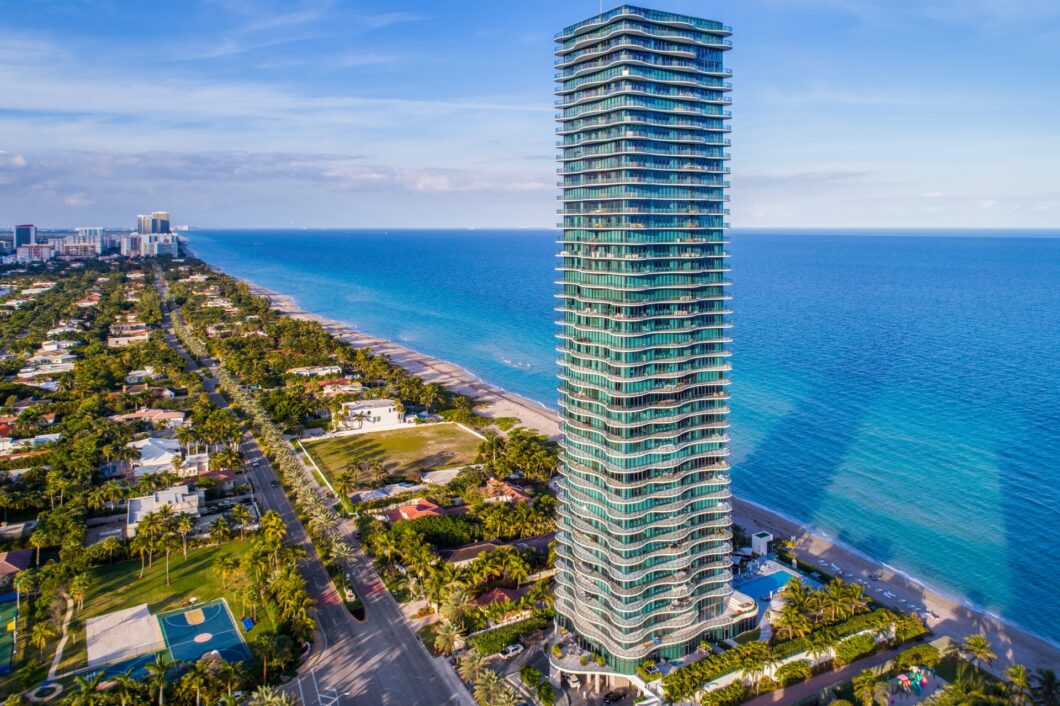 35623C1628239576966 19575 Collins Ave Unit