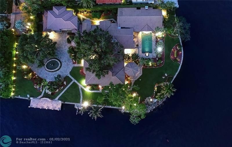 35623C1628239642250 1300 Brickell Dr