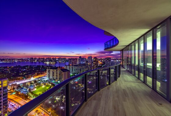 35623C1628239831168 19575 Collins Ave #29