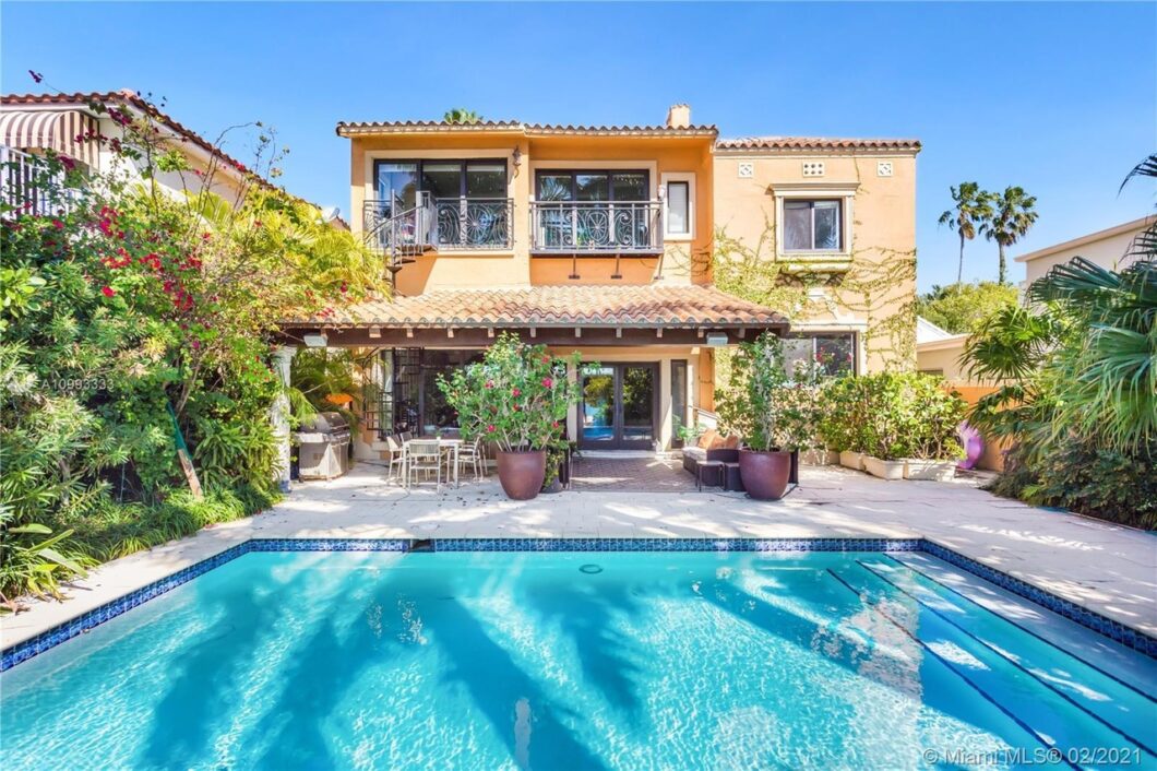 35623C1628246092599 222 S Coconut Ln