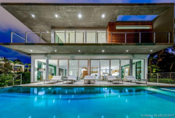 35623C1628246128967 201 Palm Ave