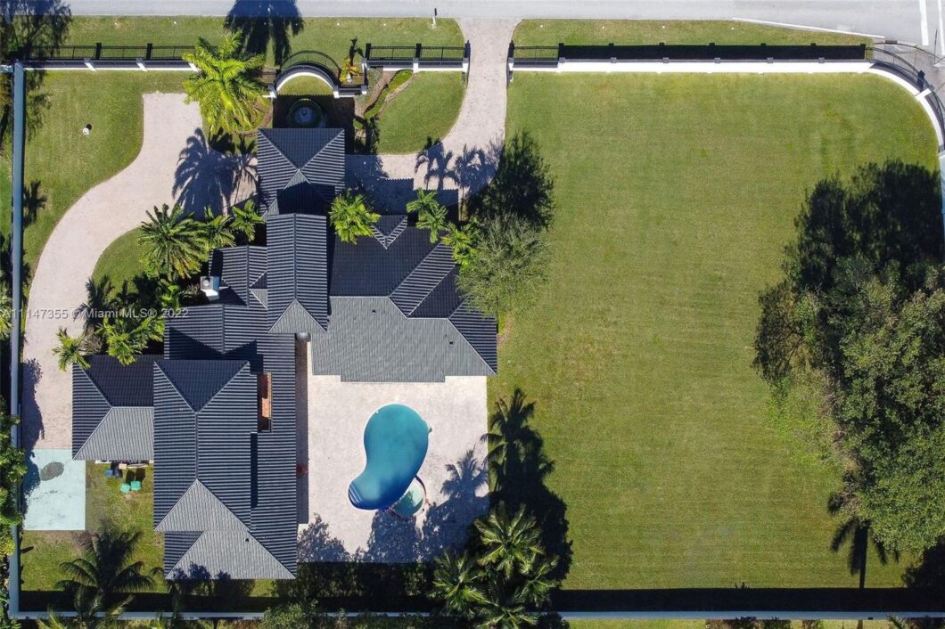 35623C1710485786415 9700 SW 66th Street