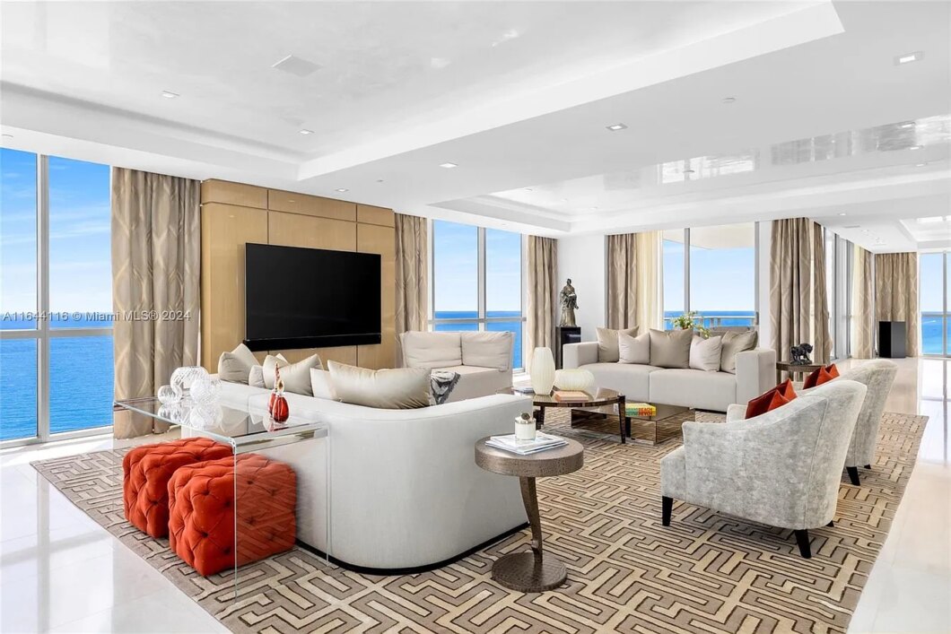 35623C1724698078847 17749 Collins Ave TS2401/02