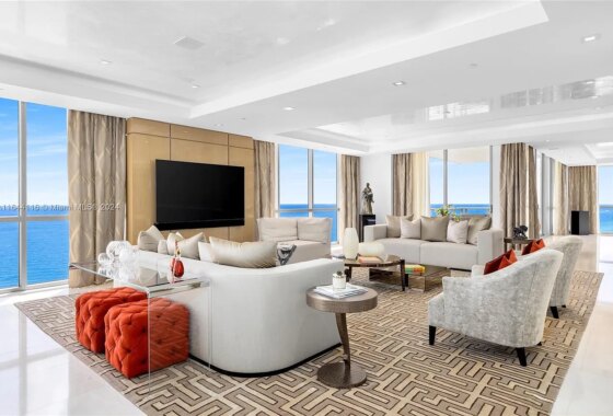 35623C1724698078847 17749 Collins Ave TS2401/02