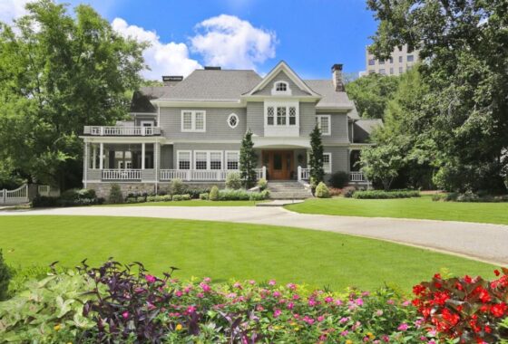 35669C1567797081051 210 NE Peachtree Circle