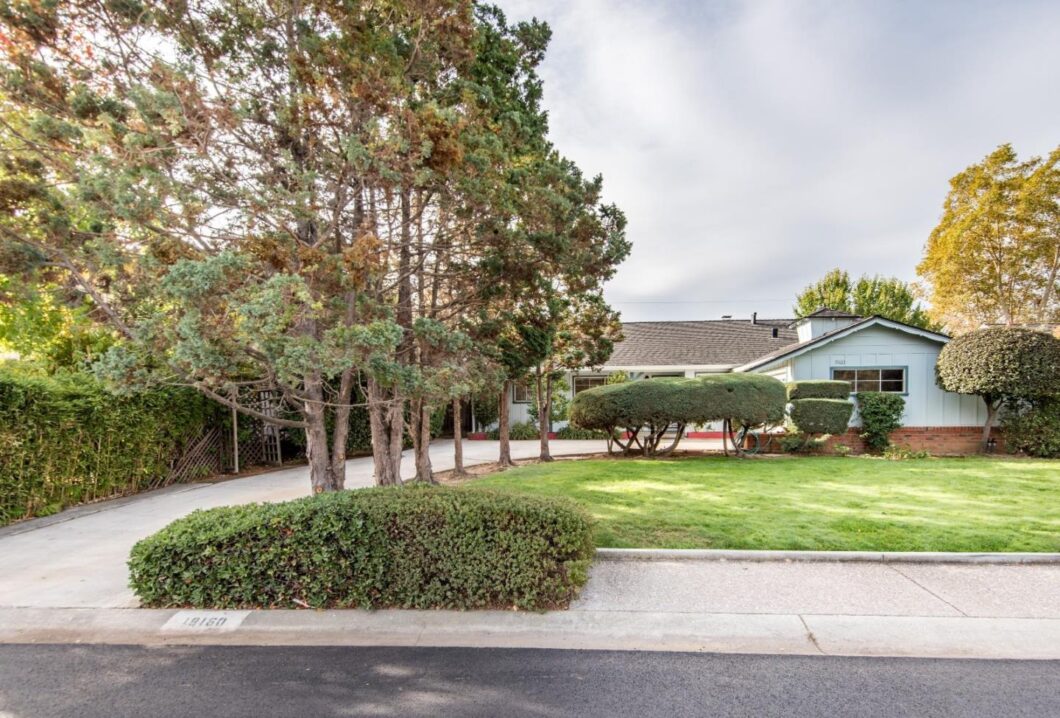 35988C1570982647002 19160 Brookview Drive