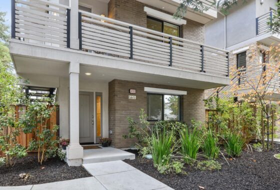 36189C1571890331608 410 Cole Court