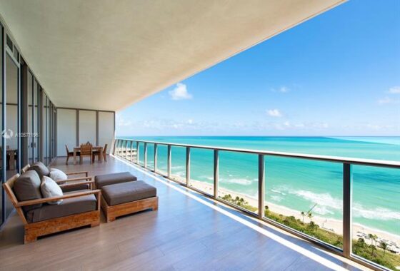 36204C1572943178182 9705 Collins Ave 2002N
