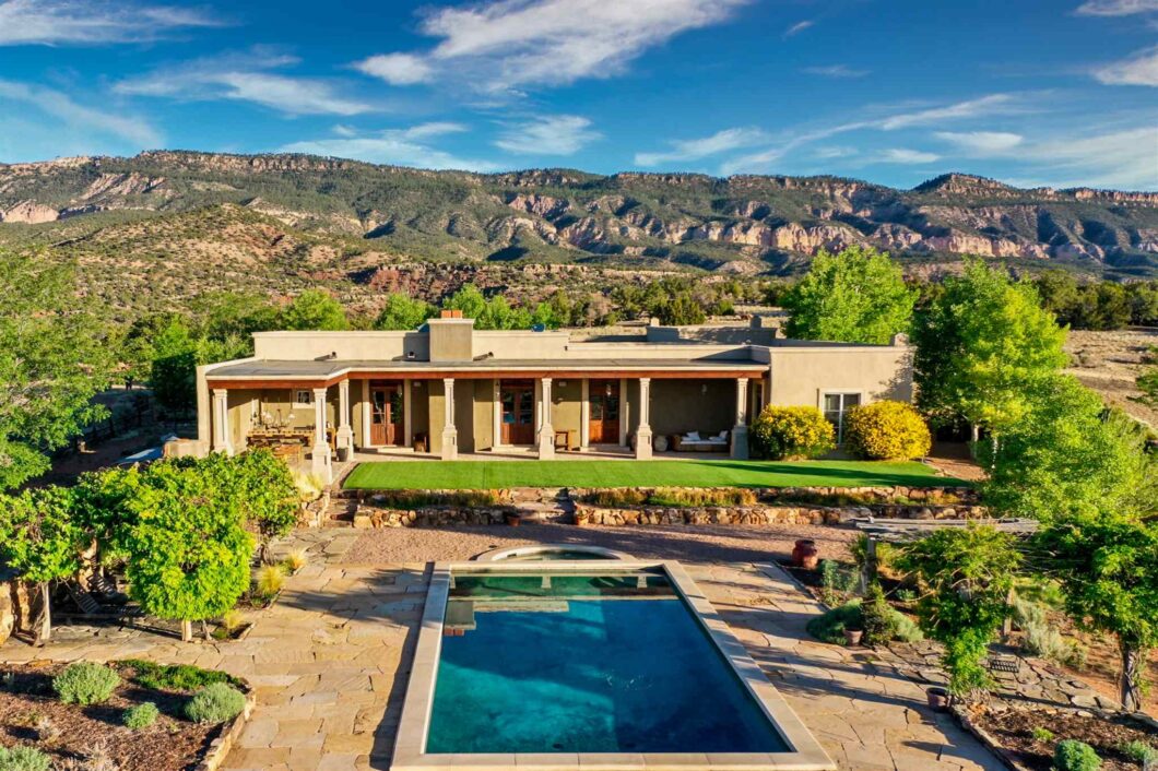 37257C1595353639632 Apache Mesa Ranch