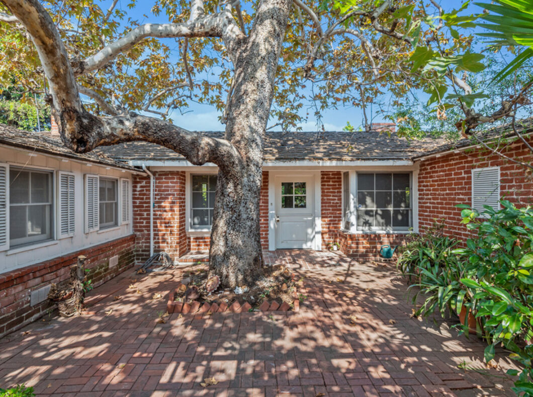 37408C1581635982804 9445 Sawyer Street