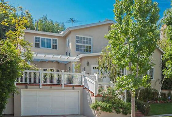 37408C1581977855175 1915 Comstock Avenue