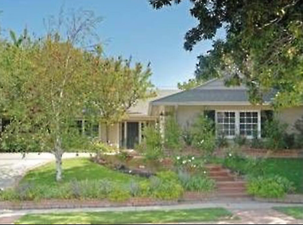 37408C1582043380010 10013 Rossbury Place