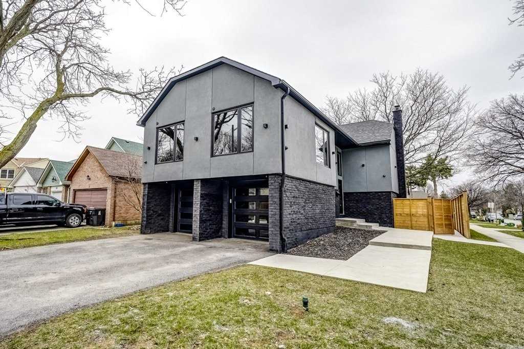 37526C1586381306279 113 3 L 53 Hellensfield Cres