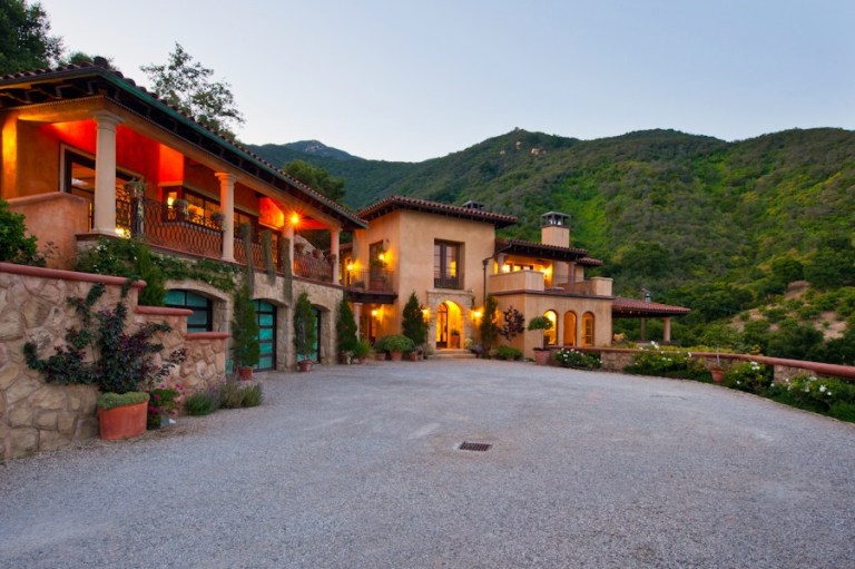 37540C1581565328927 2340 Bella Vista Drive
