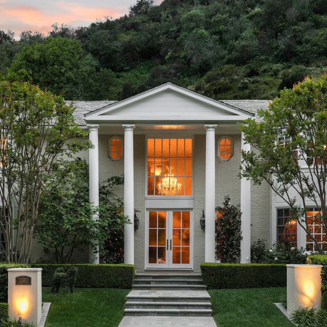 37540C1581566496910 1381 Moraga Drive