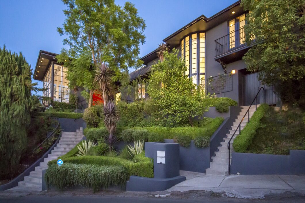 37540C1581567413782 3430 Wonder View Dr.