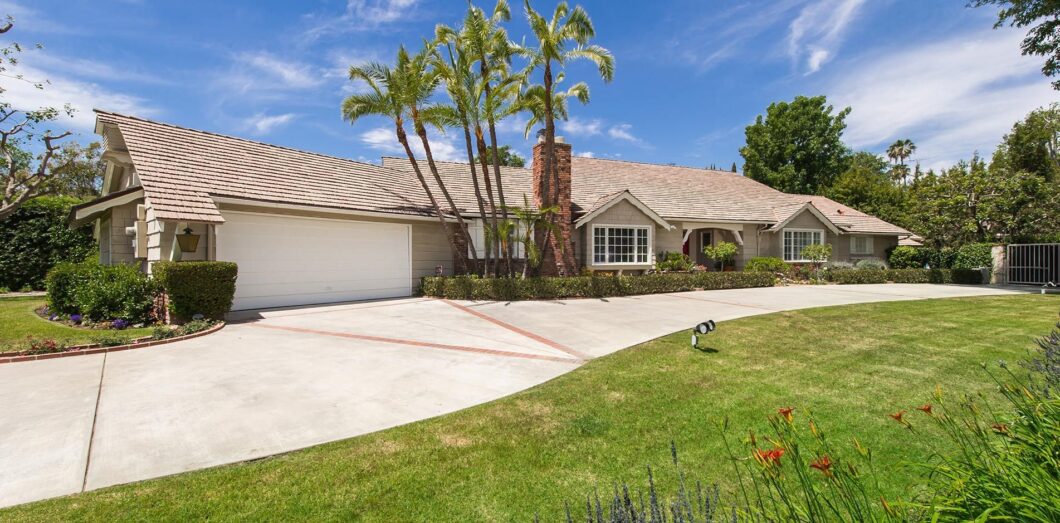 37540C1581567833776 100 Layton Drive